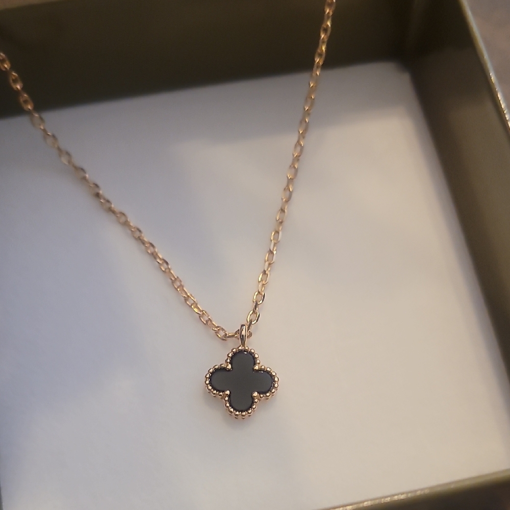 VCA Elegant Gold and Black Clover Pendant Necklace